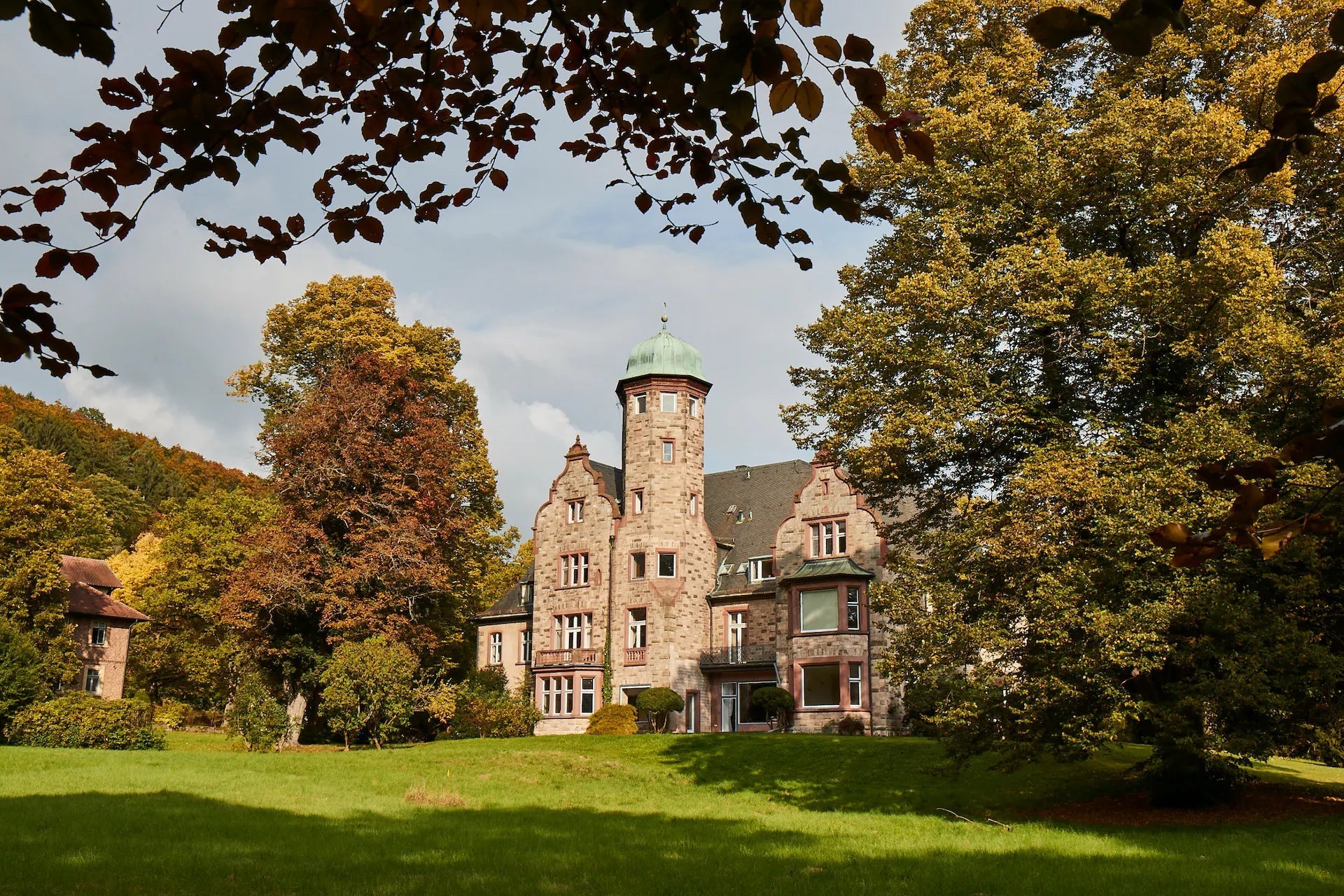 Une alliance harmonieuse entre architecture et paysage : l'hôtel Hohenhaus, membre de Relais & Châteaux
