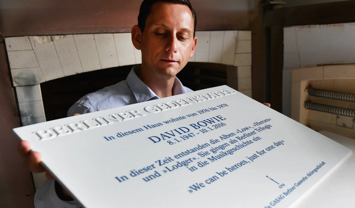 Sur les traces du passé – La plaque commémorative de Berlin